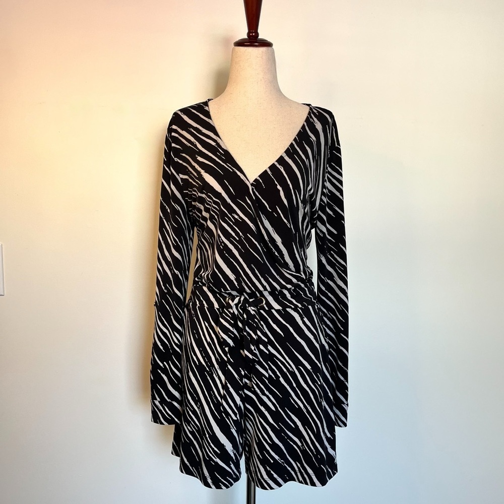 Black & White Zebra Print Long Sleeve V-Neck Romper